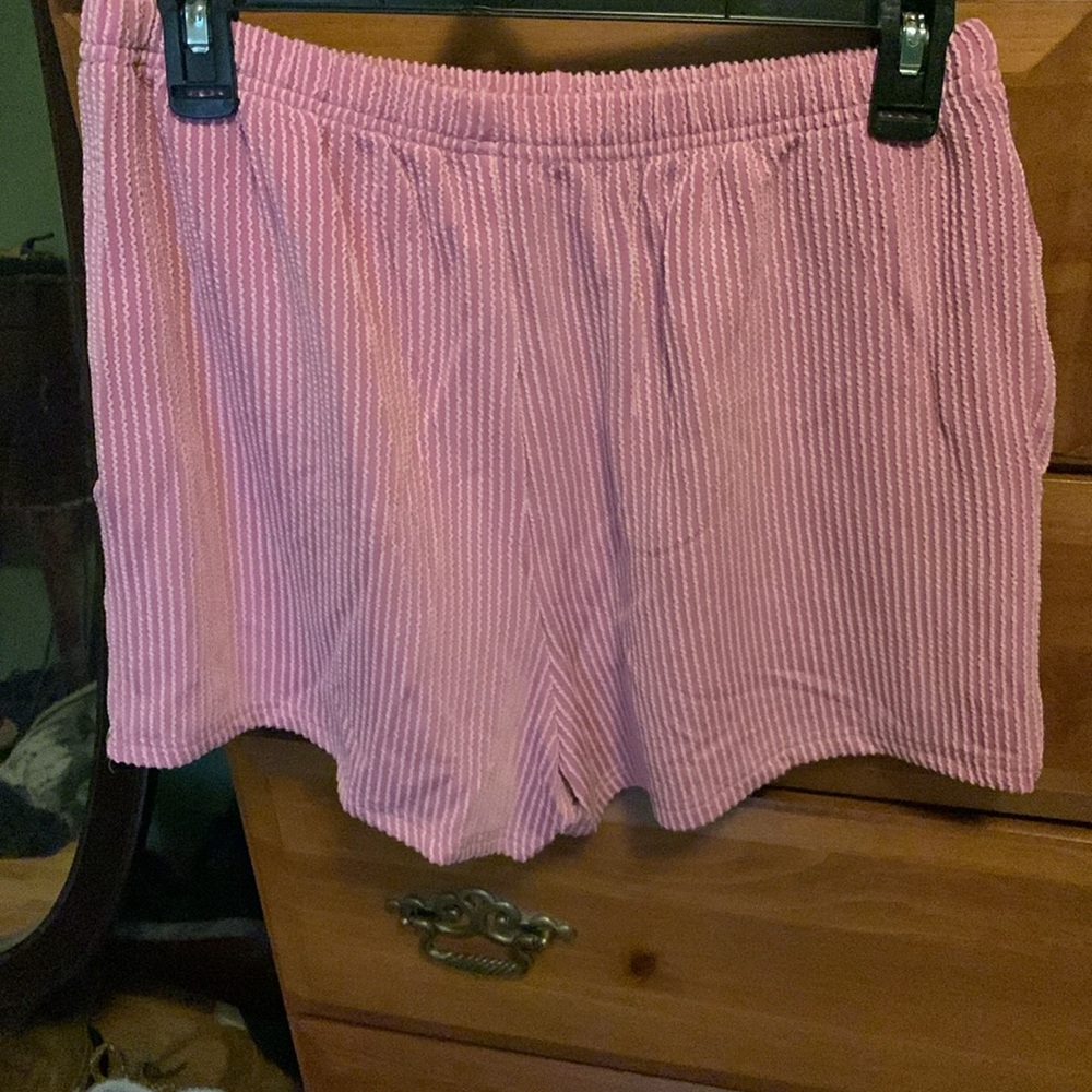 Pink Women's Shorts with Bow Embroidery - Picture 2 of 2